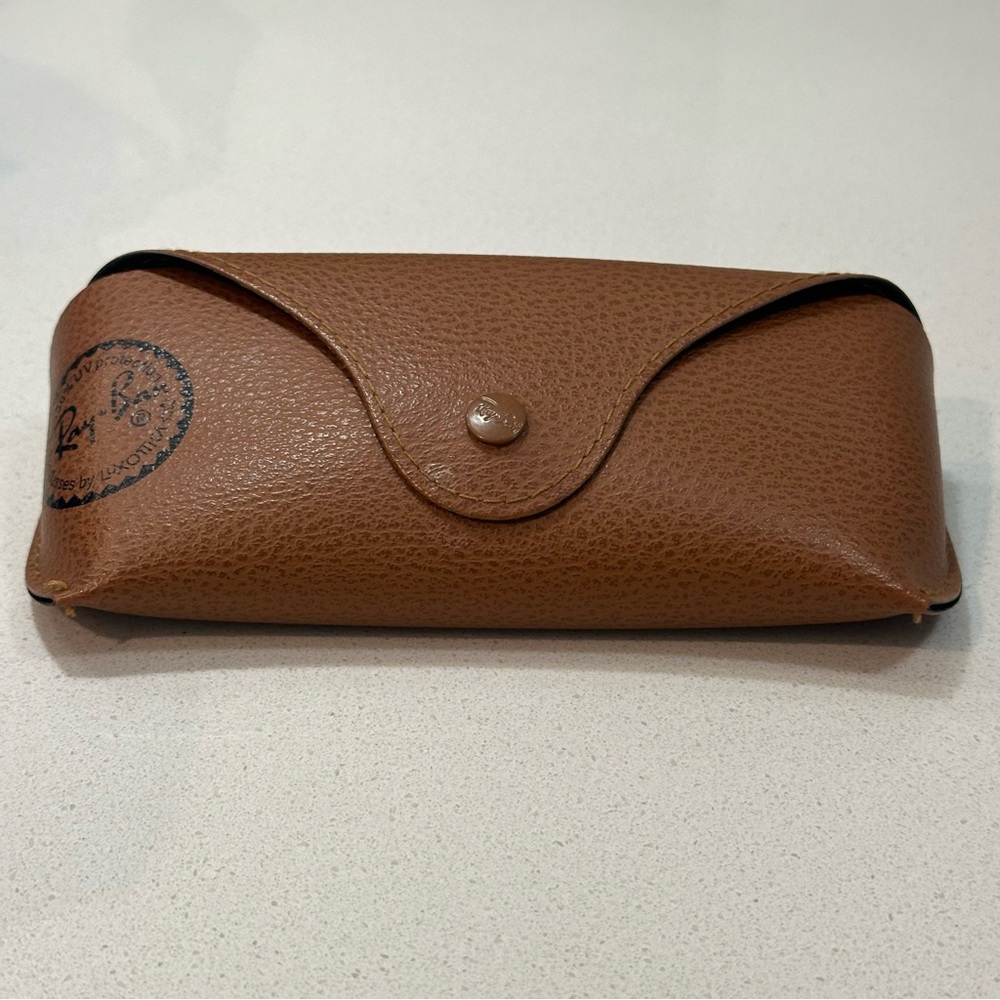 Envelope style Ray-Ban glasses case with cleaning cloth